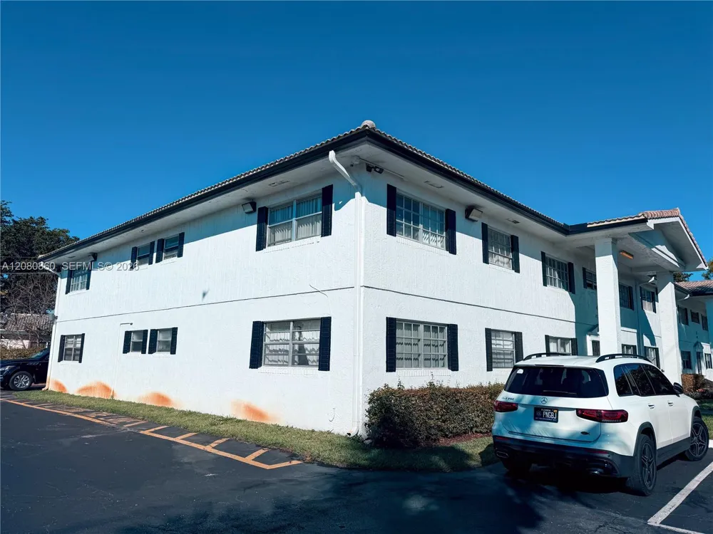 4240 Woodside Dr #2 Coral Springs, FL 33065