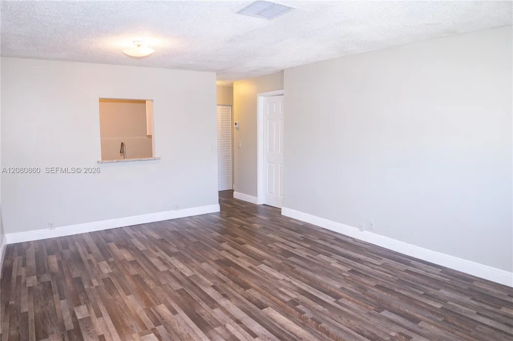 4240 Woodside Dr #2 Coral Springs, FL 33065