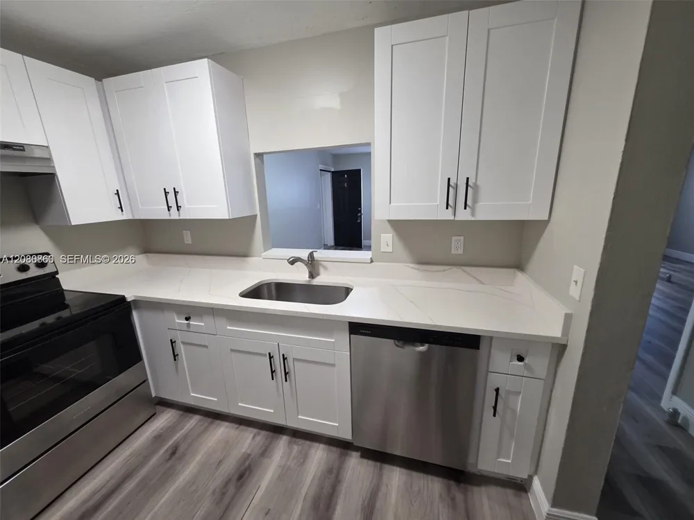 4240 Woodside Dr #2 Coral Springs, FL 33065