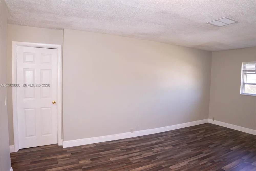 4240 Woodside Dr #2 Coral Springs, FL 33065
