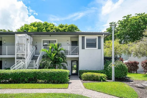 7 SOUTHPORT LANE #H