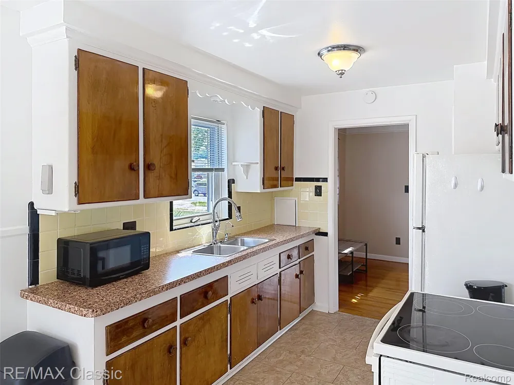 8842 Merriman Road Livonia City, MI 48150