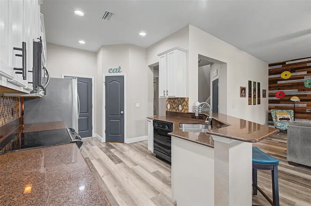 2622 RED FERN DRIVE Dover, FL 33527