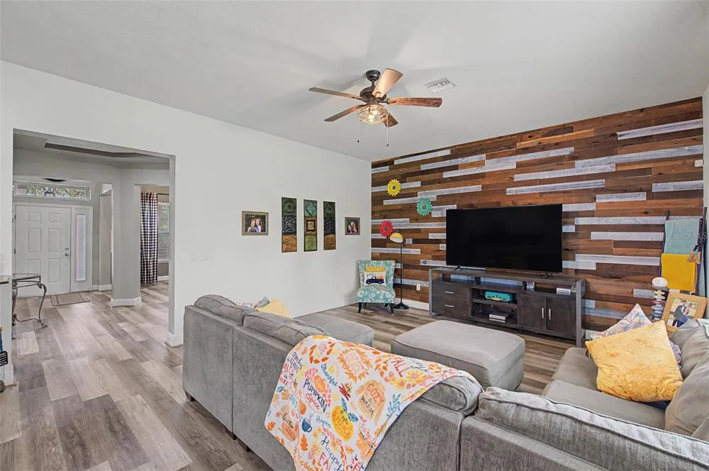 2622 RED FERN DRIVE Dover, FL 33527