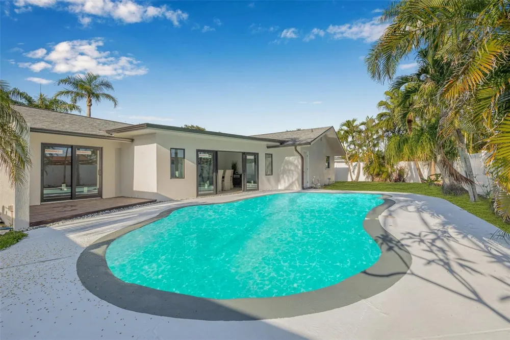 4495 CLEARWATER HARBOR DRIVE S Largo, FL 33770