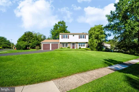 2201 SHETLAND DRIVE