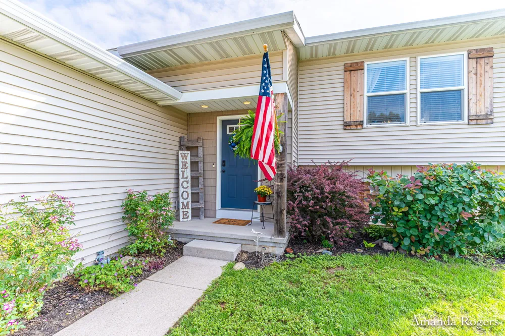 810 School Bell Court Belding, MI 48809