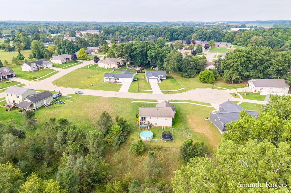 810 School Bell Court Belding, MI 48809