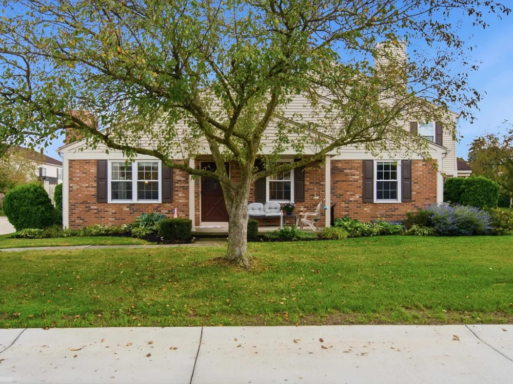15720 Cambridge Drive Clinton Charter Township, MI 48038