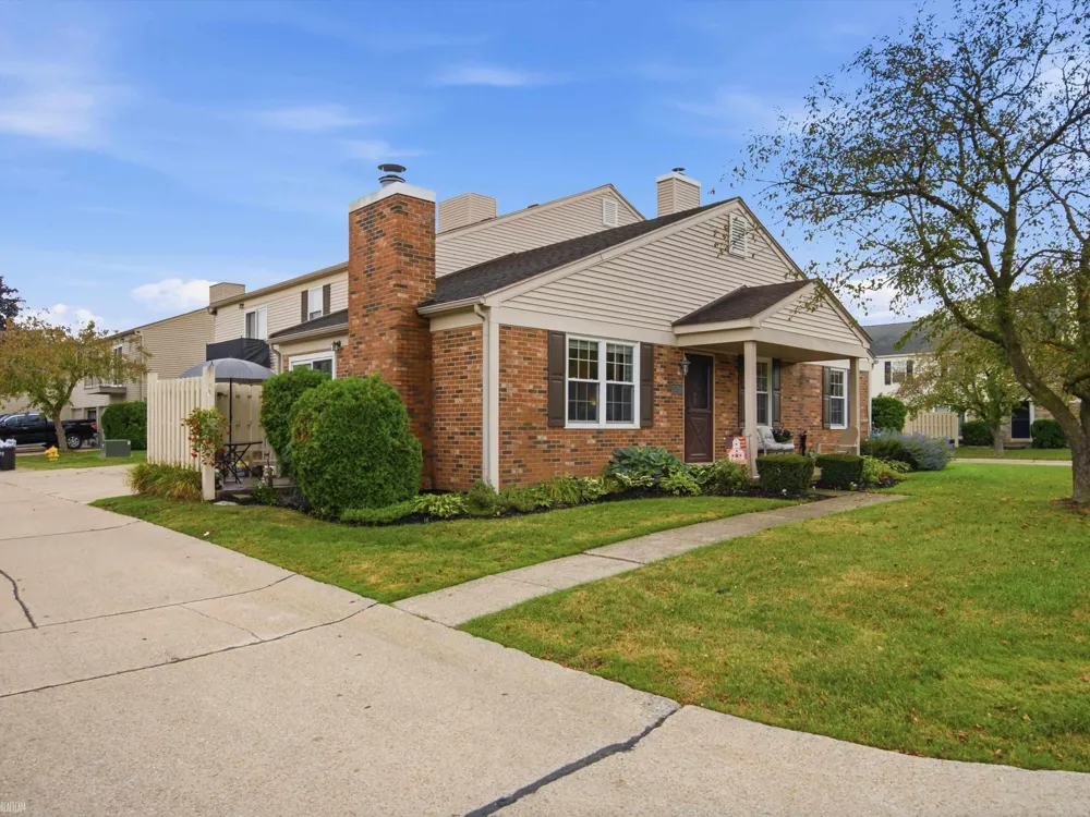 15720 Cambridge Drive Clinton Charter Township, MI 48038