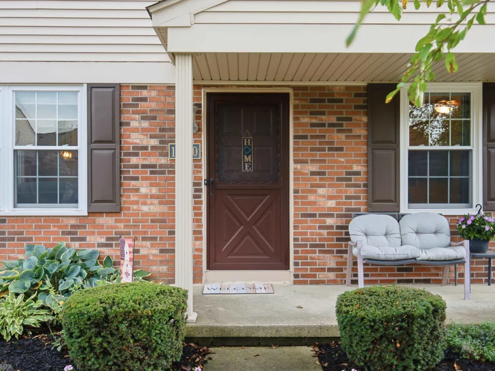 15720 Cambridge Drive Clinton Charter Township, MI 48038