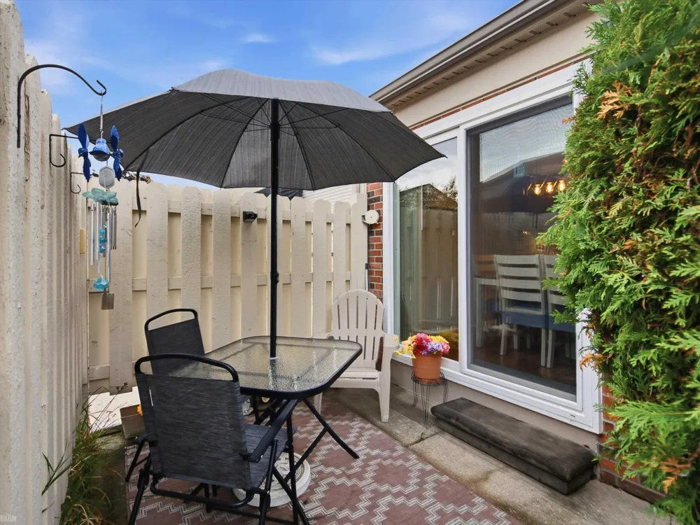 15720 Cambridge Drive Clinton Charter Township, MI 48038