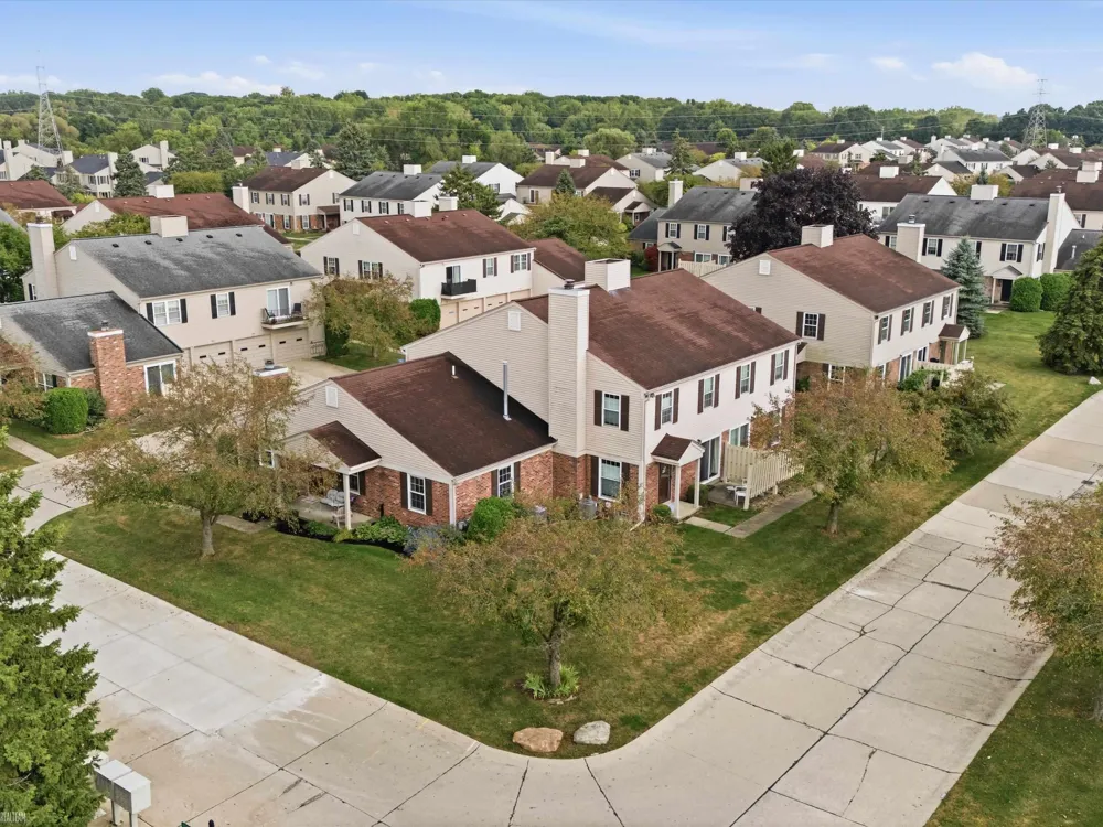 15720 Cambridge Drive Clinton Charter Township, MI 48038