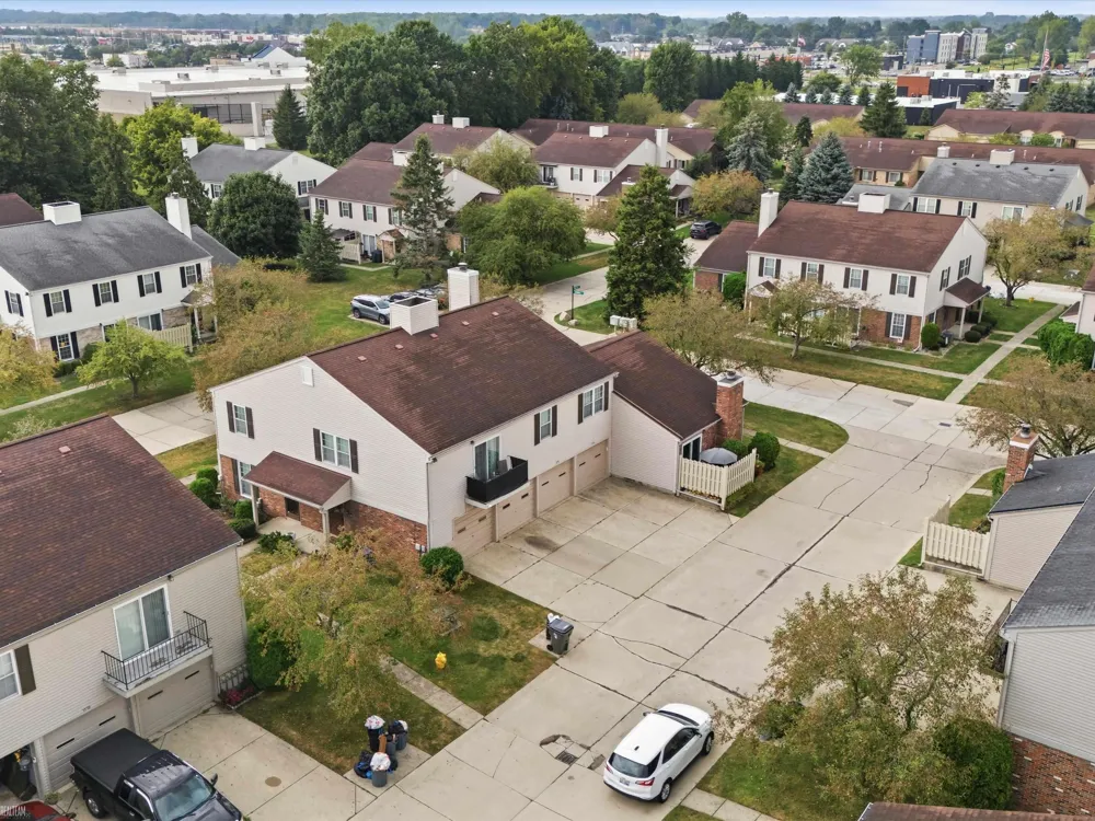 15720 Cambridge Drive Clinton Charter Township, MI 48038