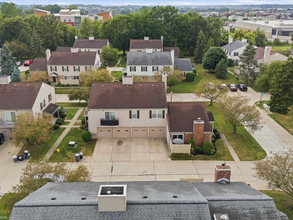 15720 Cambridge Drive Clinton Charter Township, MI 48038
