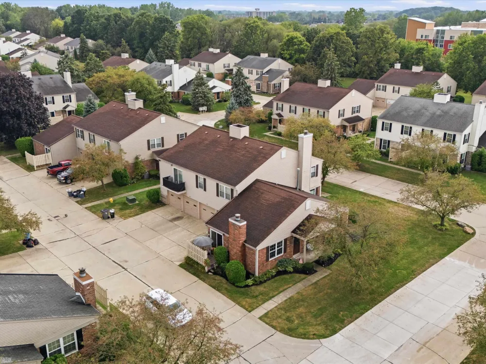 15720 Cambridge Drive Clinton Charter Township, MI 48038