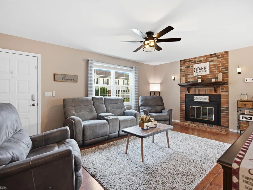 15720 Cambridge Drive Clinton Charter Township, MI 48038