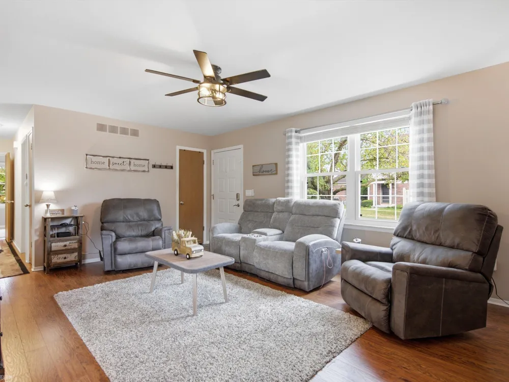 15720 Cambridge Drive Clinton Charter Township, MI 48038