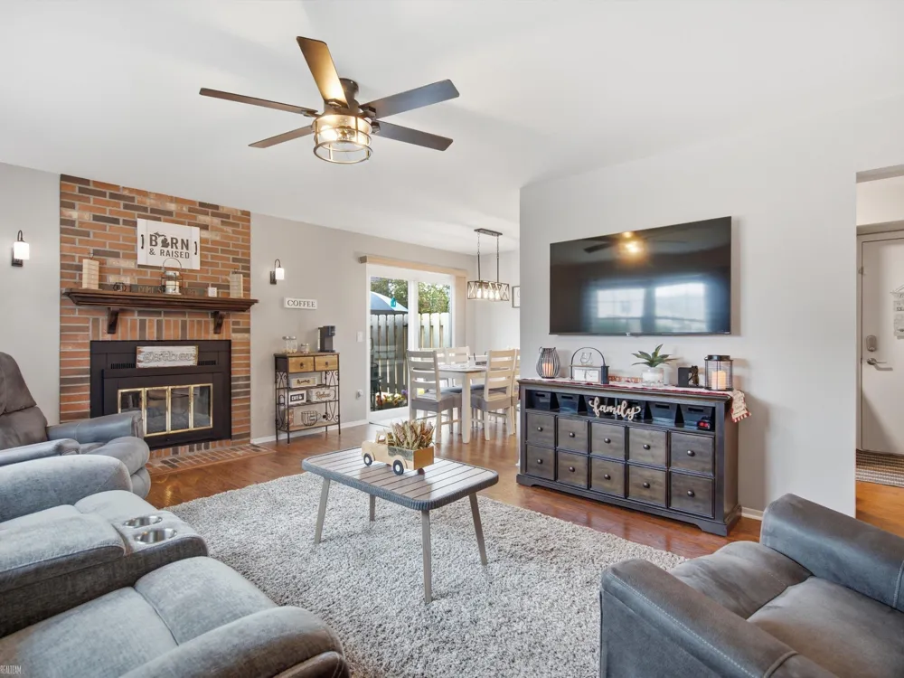 15720 Cambridge Drive Clinton Charter Township, MI 48038