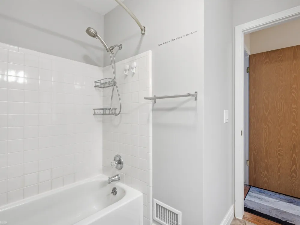 15720 Cambridge Drive Clinton Charter Township, MI 48038