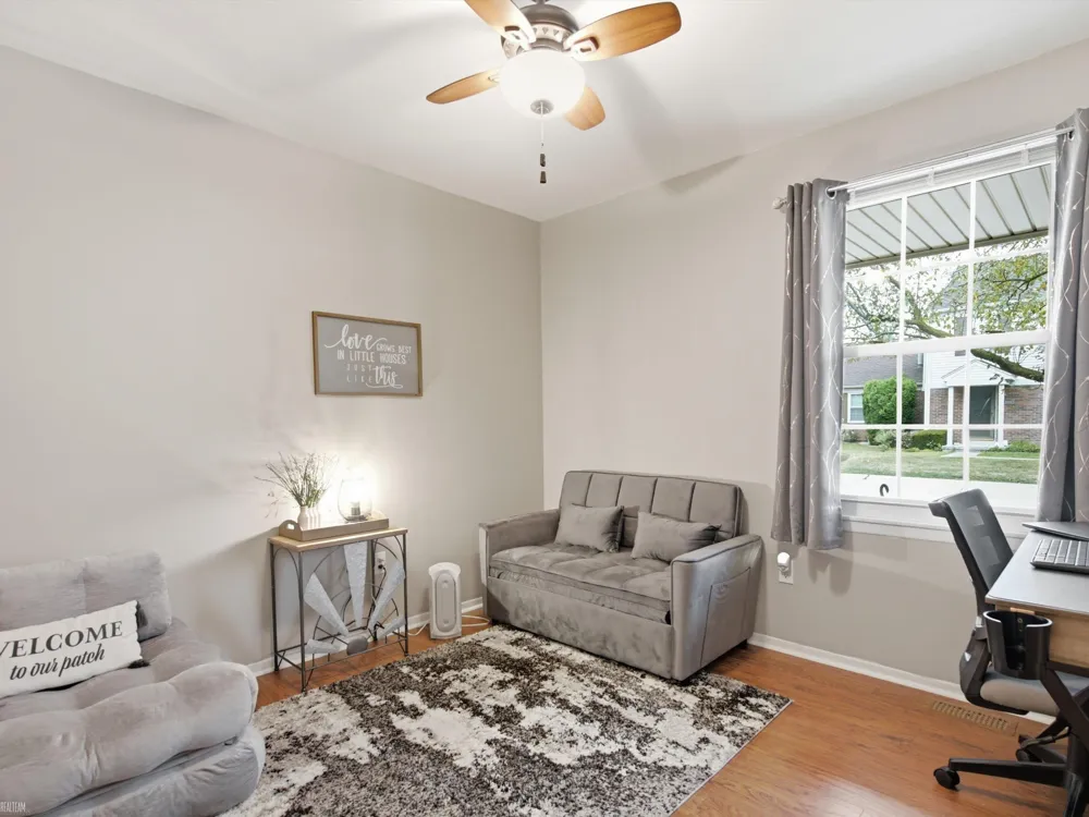 15720 Cambridge Drive Clinton Charter Township, MI 48038