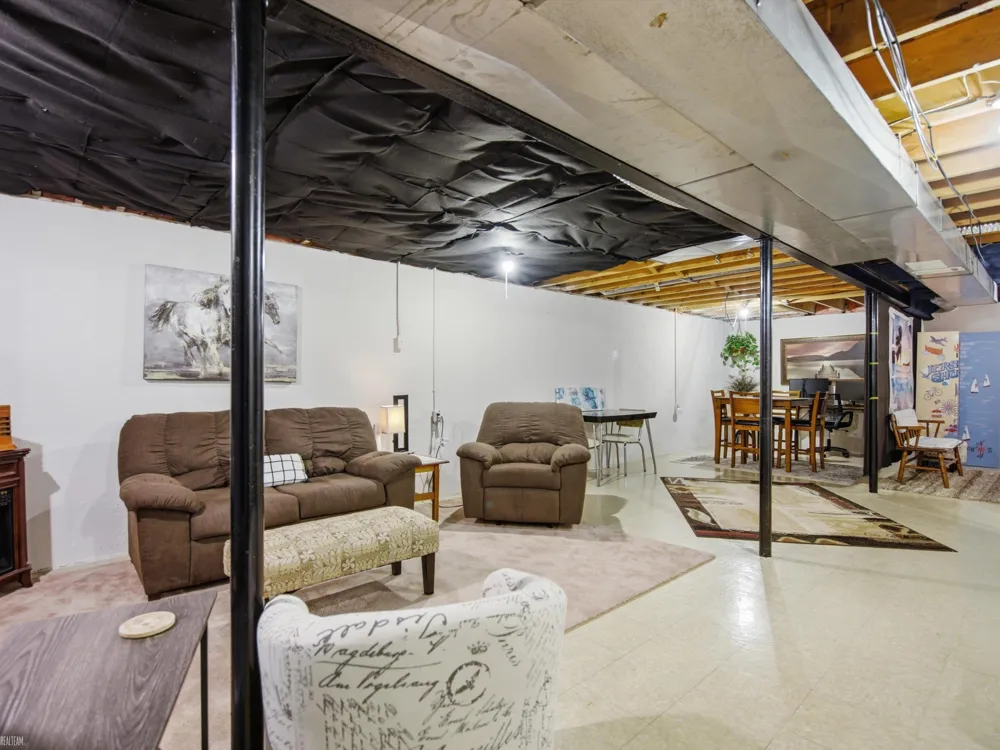 15720 Cambridge Drive Clinton Charter Township, MI 48038