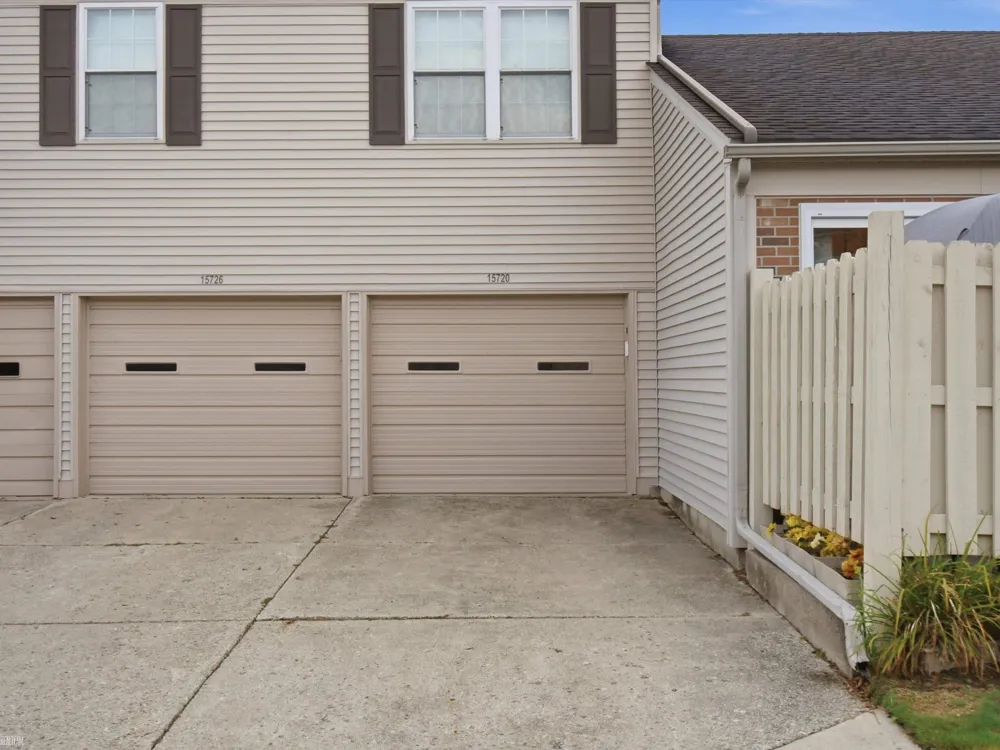 15720 Cambridge Drive Clinton Charter Township, MI 48038
