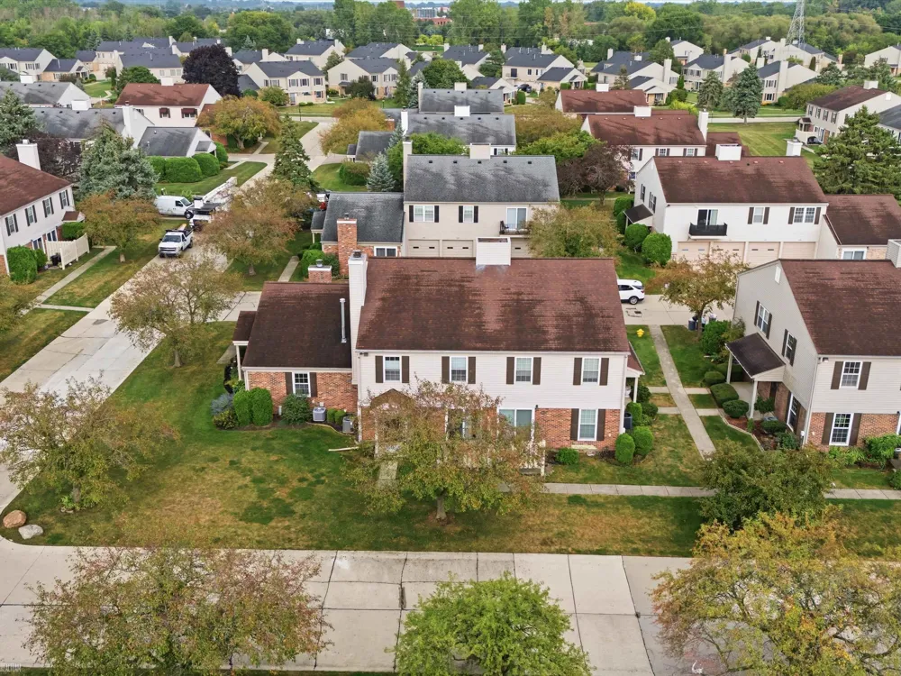 15720 Cambridge Drive Clinton Charter Township, MI 48038