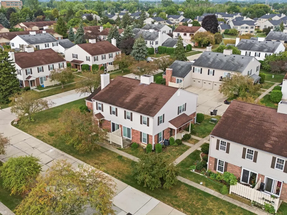 15720 Cambridge Drive Clinton Charter Township, MI 48038