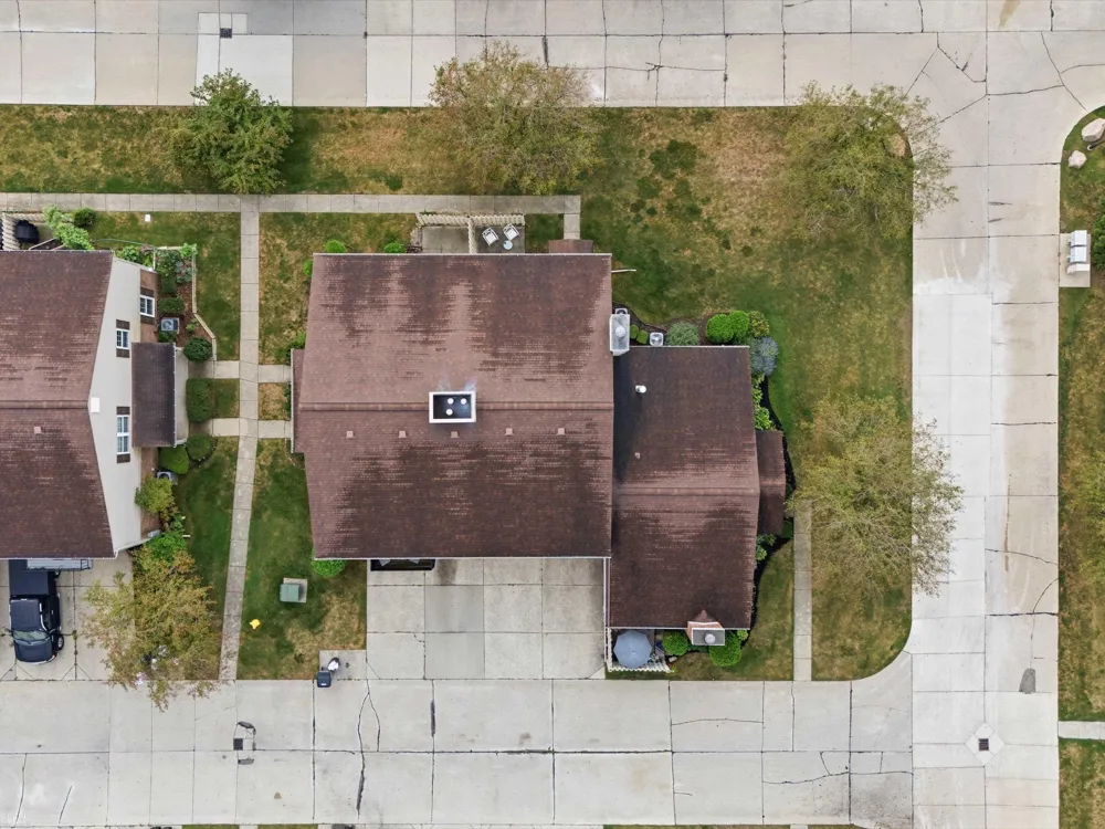 15720 Cambridge Drive Clinton Charter Township, MI 48038