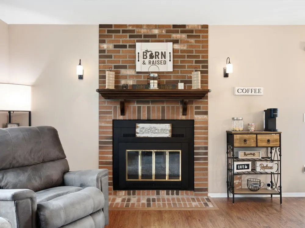 15720 Cambridge Drive Clinton Charter Township, MI 48038