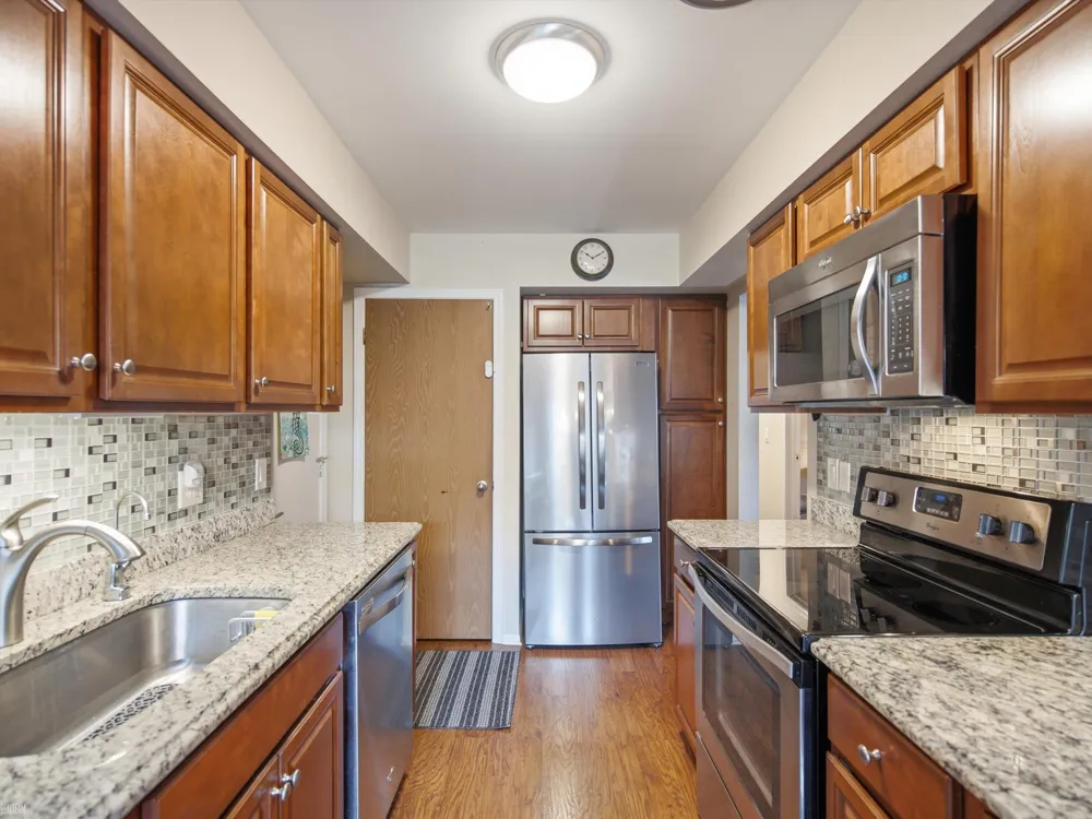 15720 Cambridge Drive Clinton Charter Township, MI 48038