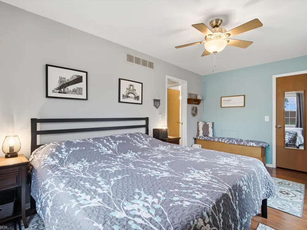 15720 Cambridge Drive Clinton Charter Township, MI 48038