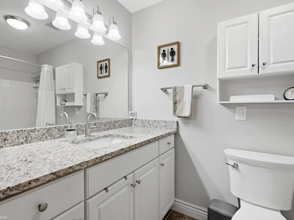 15720 Cambridge Drive Clinton Charter Township, MI 48038