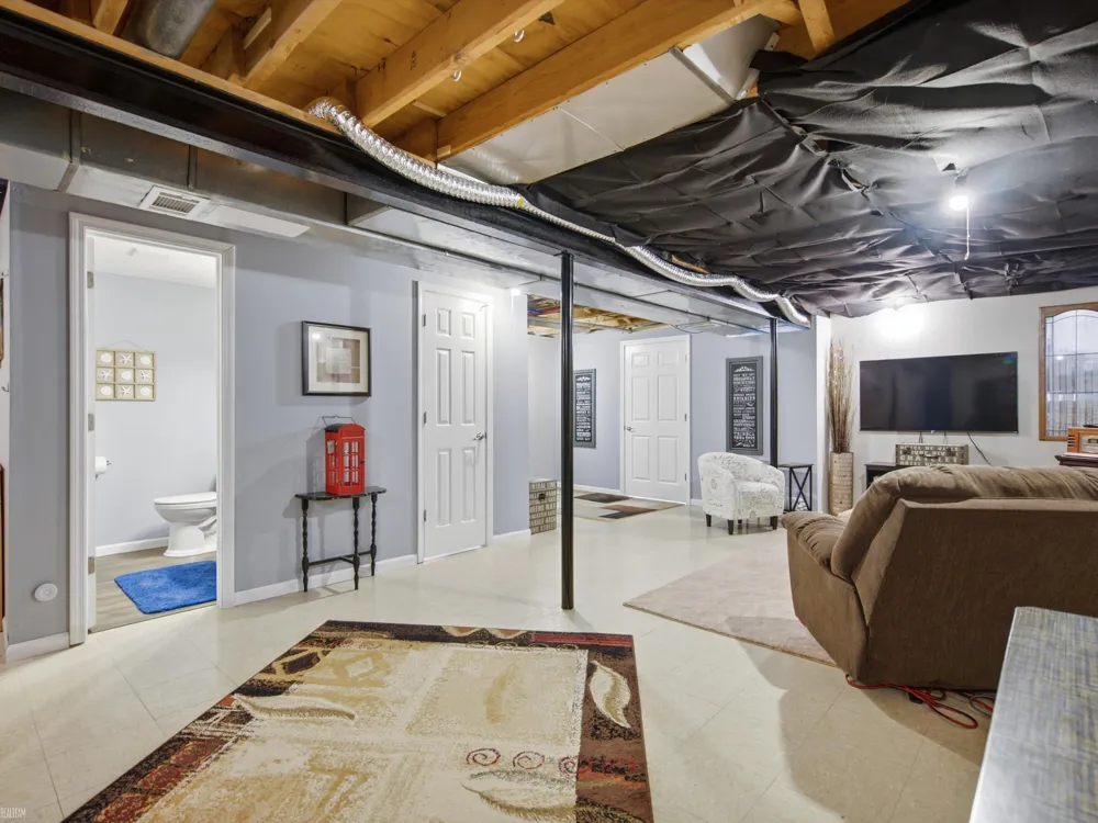 15720 Cambridge Drive Clinton Charter Township, MI 48038