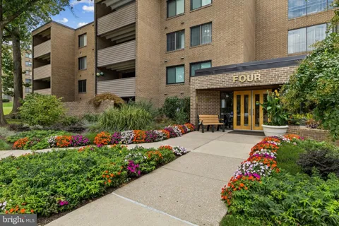 4 CANDLEMAKER COURT #201