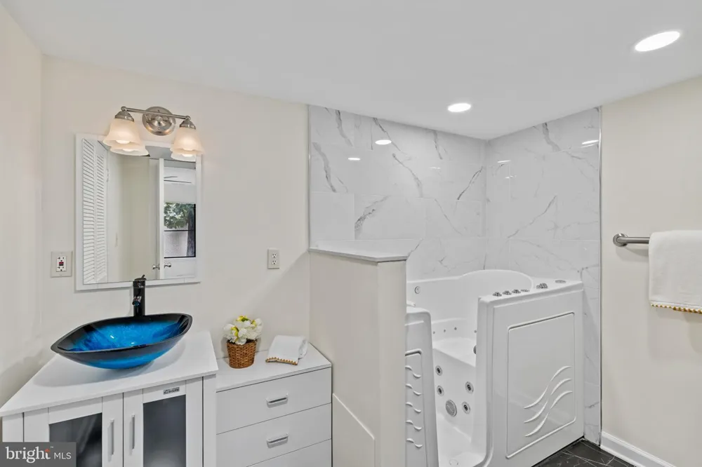 4 CANDLEMAKER COURT #201 Baltimore, MD 21208