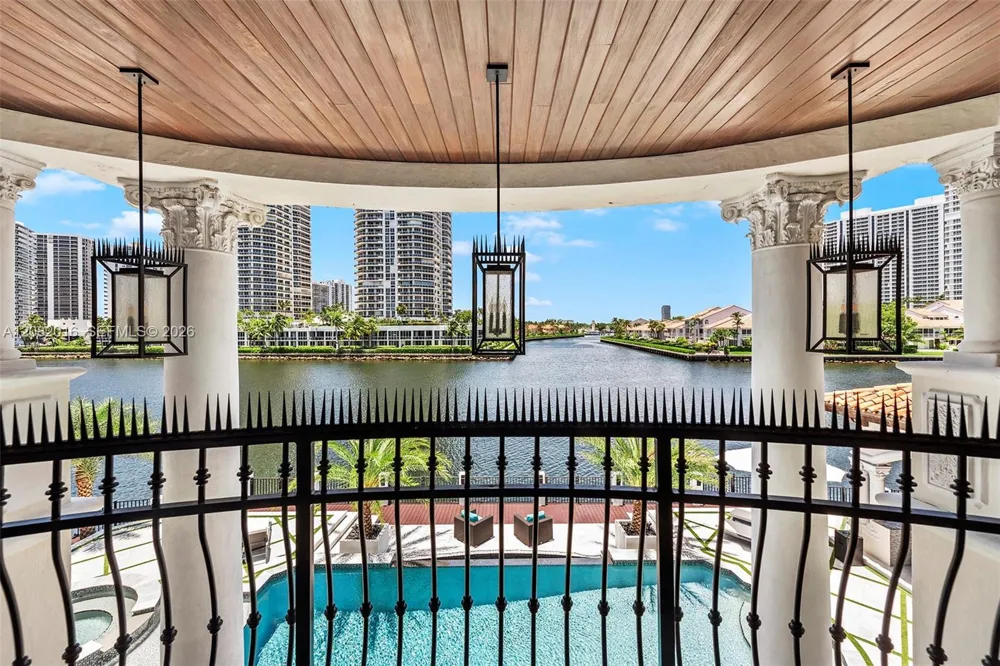 498 Parkway Pkwy Golden Beach, FL 33160