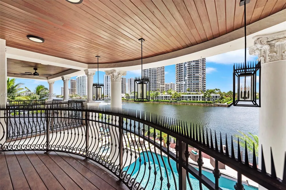 498 Parkway Pkwy Golden Beach, FL 33160