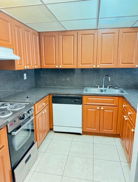 6960 Miami Gardens Dr #2-225