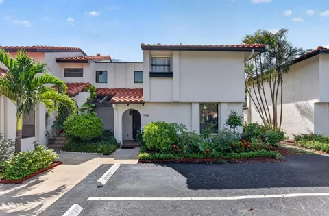 5726 FOX HOLLOW DRIVE #G
