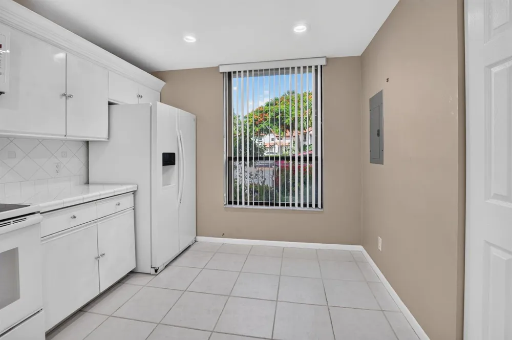 5726 FOX HOLLOW DRIVE #G Boca Raton, FL 33486