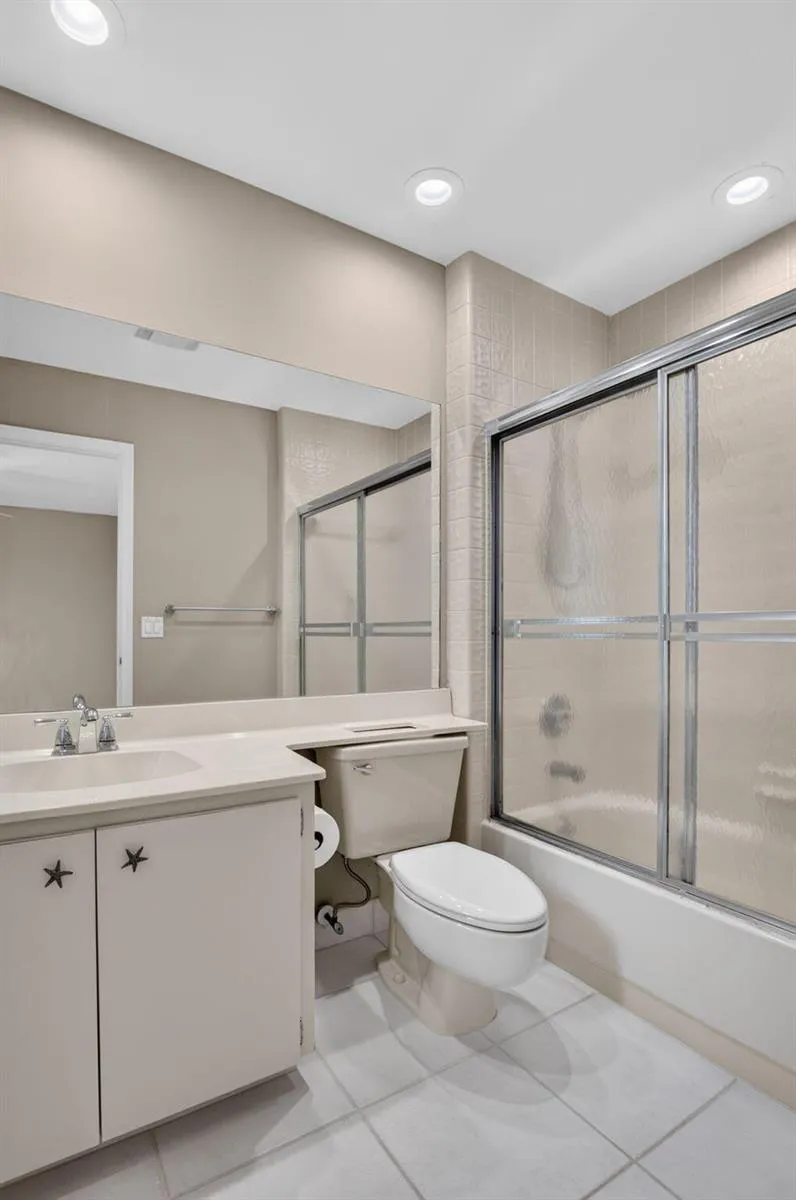 5726 FOX HOLLOW DRIVE #G Boca Raton, FL 33486