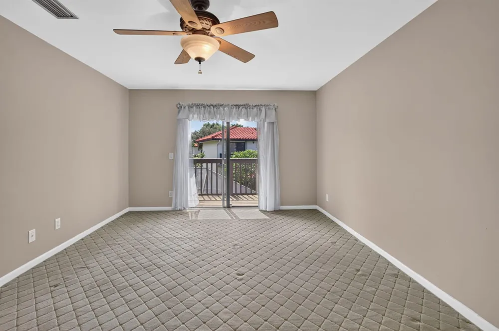 5726 FOX HOLLOW DRIVE #G Boca Raton, FL 33486