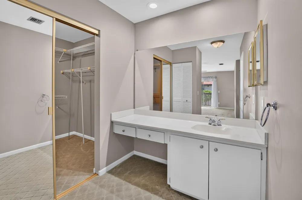 5726 FOX HOLLOW DRIVE #G Boca Raton, FL 33486