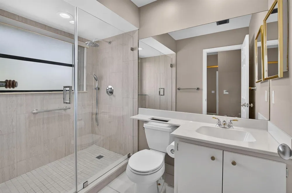 5726 FOX HOLLOW DRIVE #G Boca Raton, FL 33486