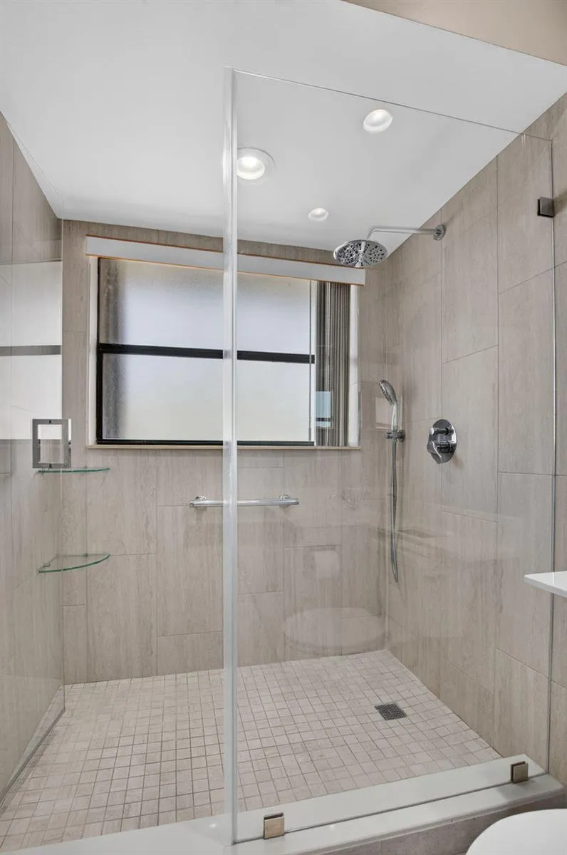 5726 FOX HOLLOW DRIVE #G Boca Raton, FL 33486