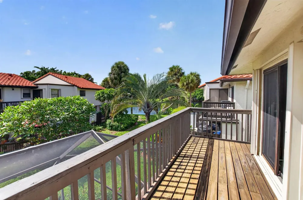 5726 FOX HOLLOW DRIVE #G Boca Raton, FL 33486