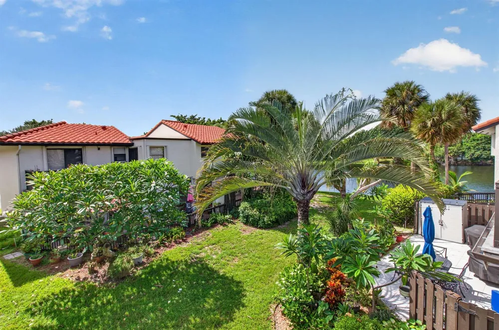 5726 FOX HOLLOW DRIVE #G Boca Raton, FL 33486