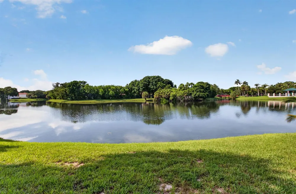 5726 FOX HOLLOW DRIVE #G Boca Raton, FL 33486